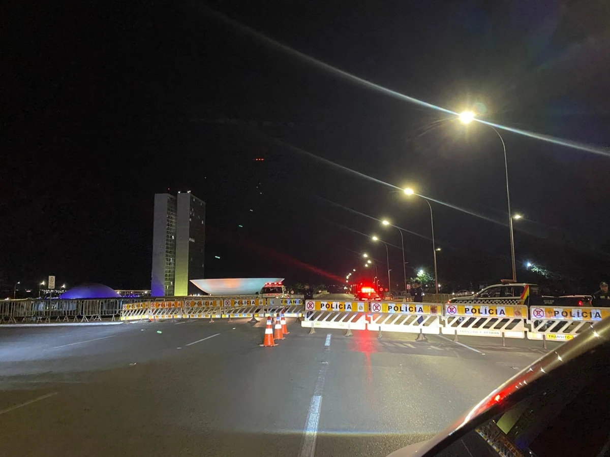 Praça dos Três Poderes é fechada para evitar novo 8/1