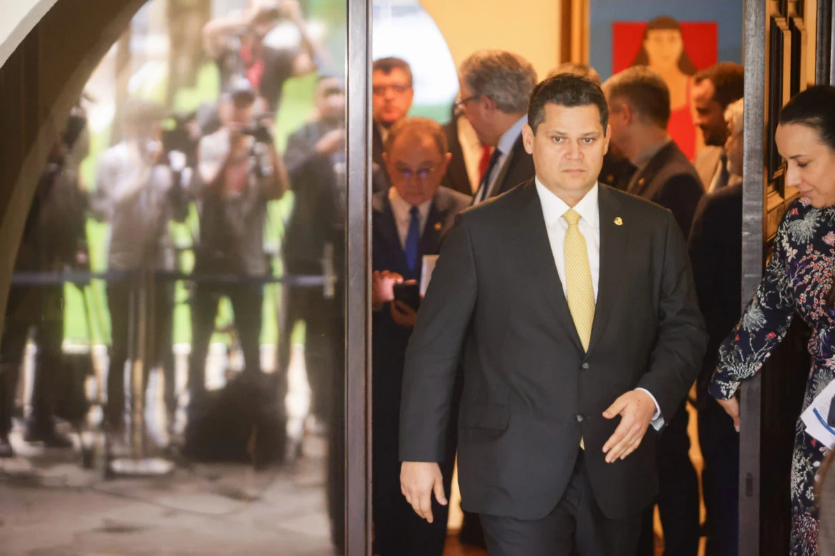 Com afastamento de do Val, Alcolumbre quer retomar Conselho de Ética
