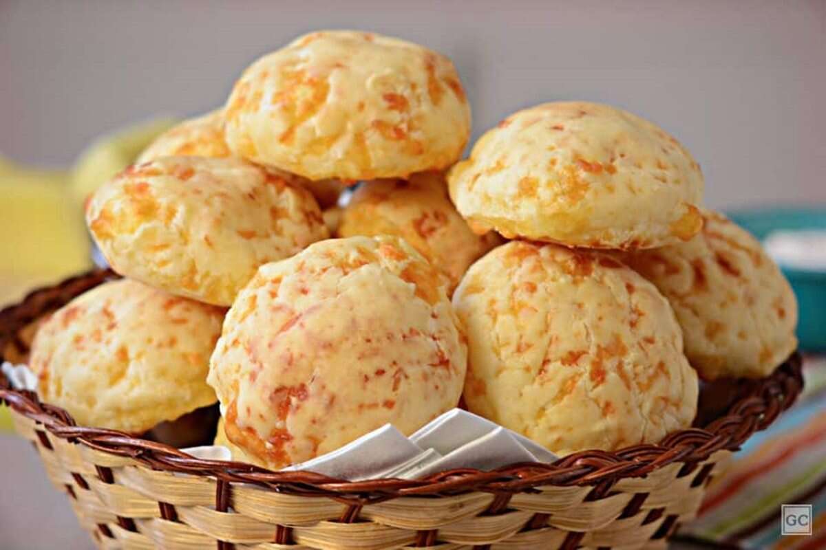 Pão de queijo recheado com catupiry: faça já para o lanche da tarde