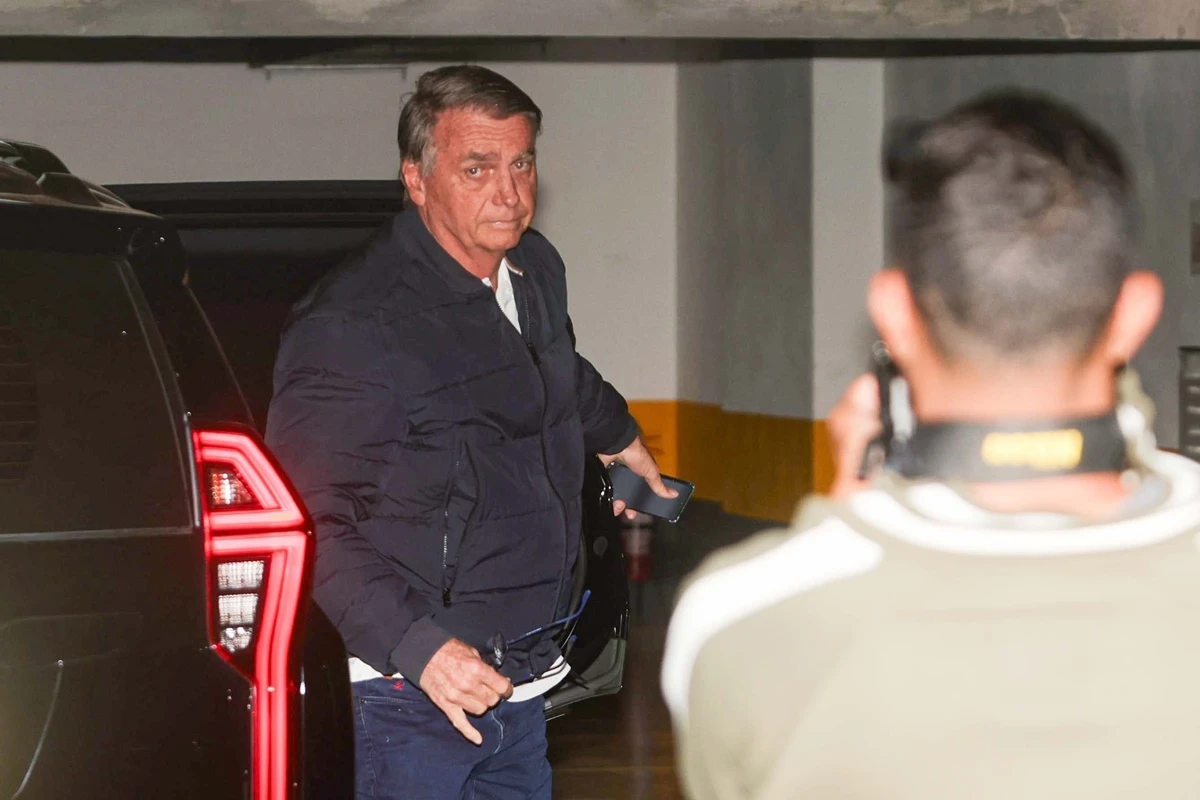 Bolsonaro vai ao PL enquanto aguarda Moraes decidir: “Não posso falar”