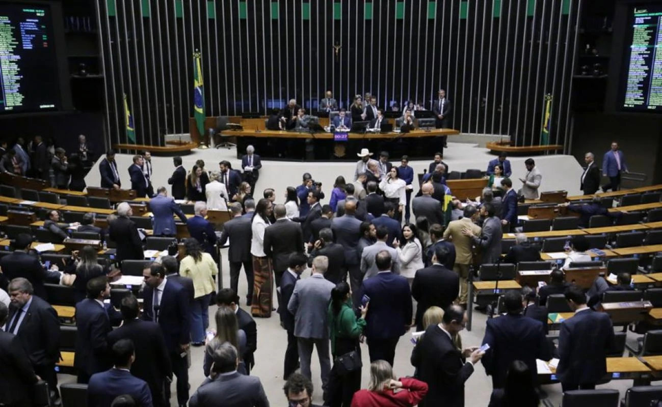Notas sobre mais um dia infame no Congresso e fora dele