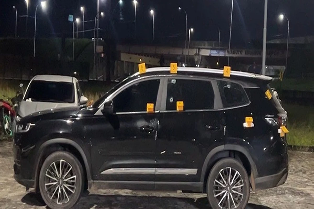 Vereador sofre atentado e tem carro atingido por tiros na Paraíba