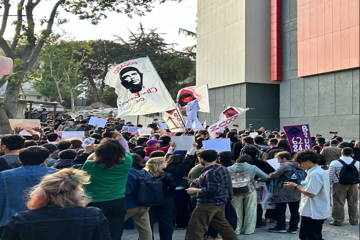 Grupo de 97 universitários é detido pela polícia na Turquia