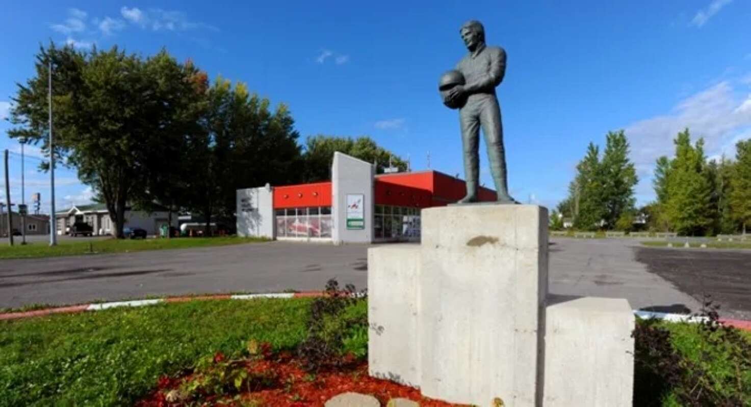 F1: estátua de ex-piloto da Ferrari é roubada no Canadá