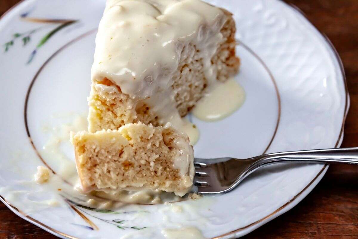 Bolo de leite condensado: aprenda receita deliciosa sem farinha