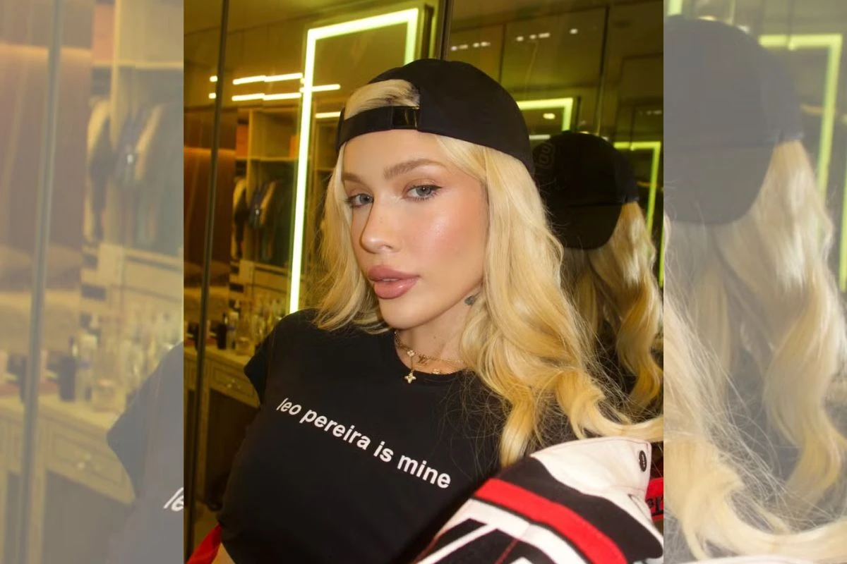 Karoline Lima usa blusa em homenagem a Léo Pereira em jogo do Flamengo