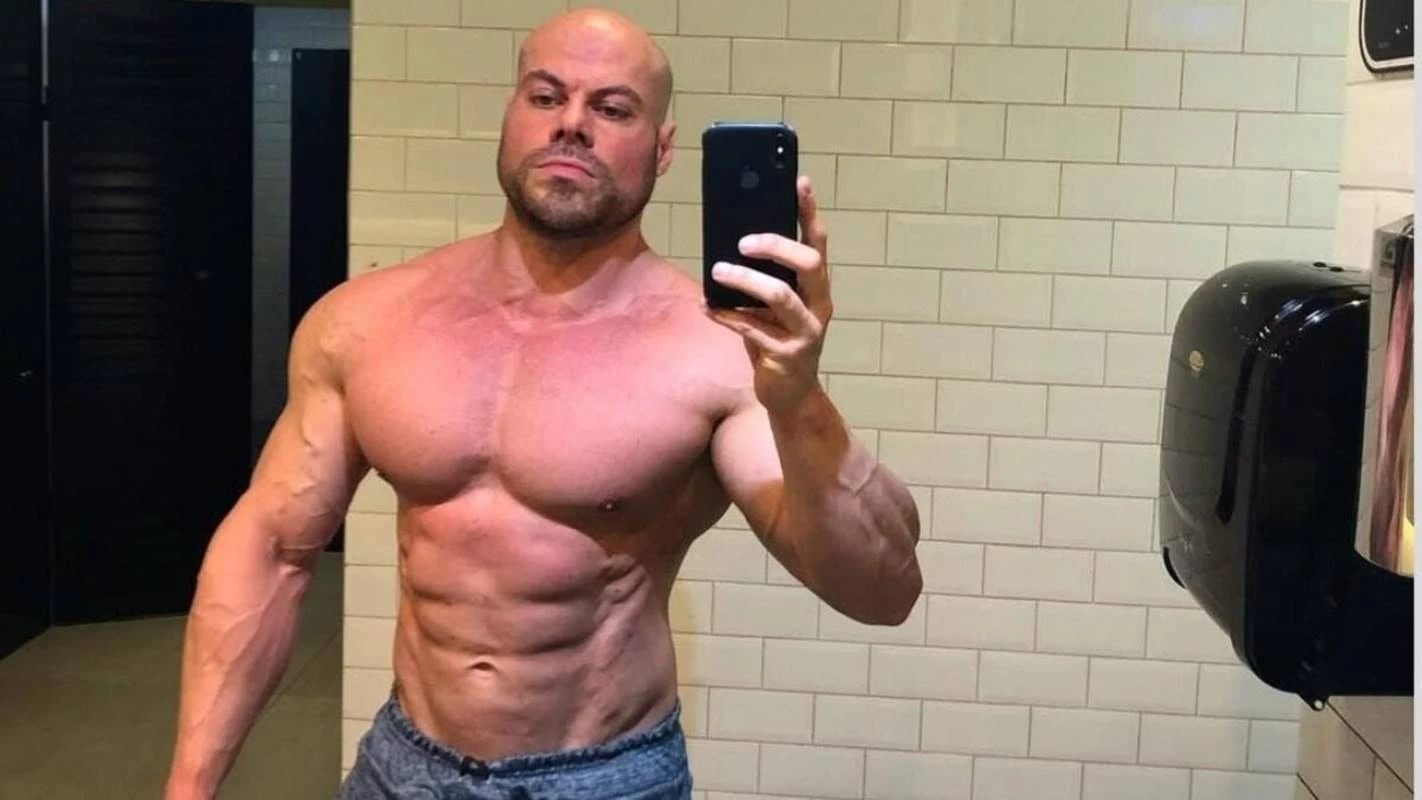 Briga de casal termina com personal trainer morto a facadas em SC