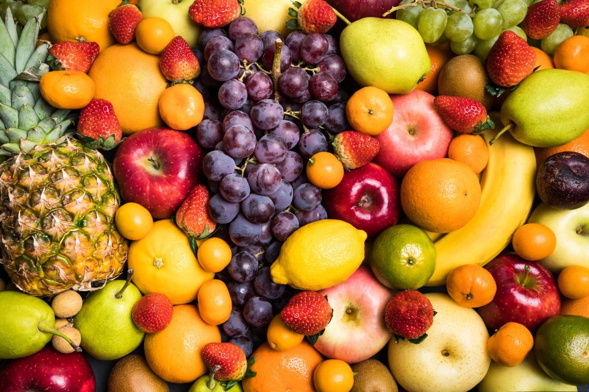 Veja 9 maneiras de consumir fruta que ajuda a baixar o colesterol