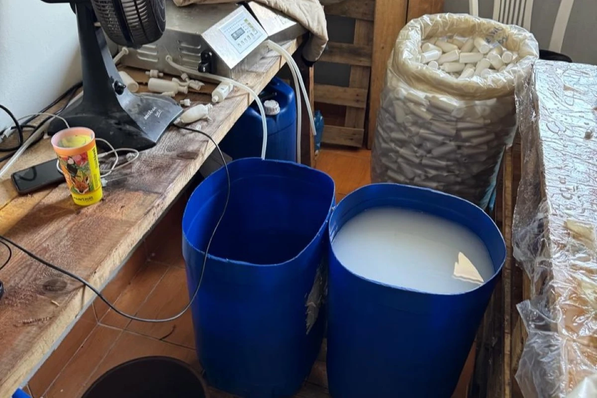 Polícia descobre fábrica clandestina de perfumes falsos na Grande SP