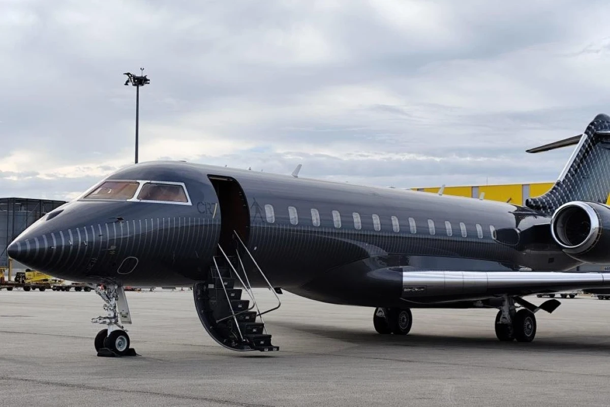 Luxo e potência: veja fotos do jato particular de Cristiano Ronaldo