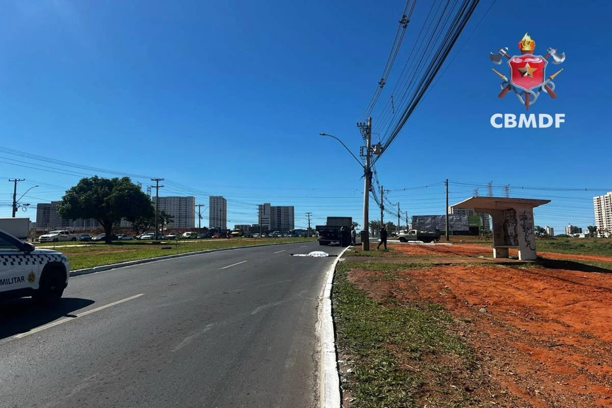 Homem morre após se desequilibrar e ser atropelado por caminhão no DF