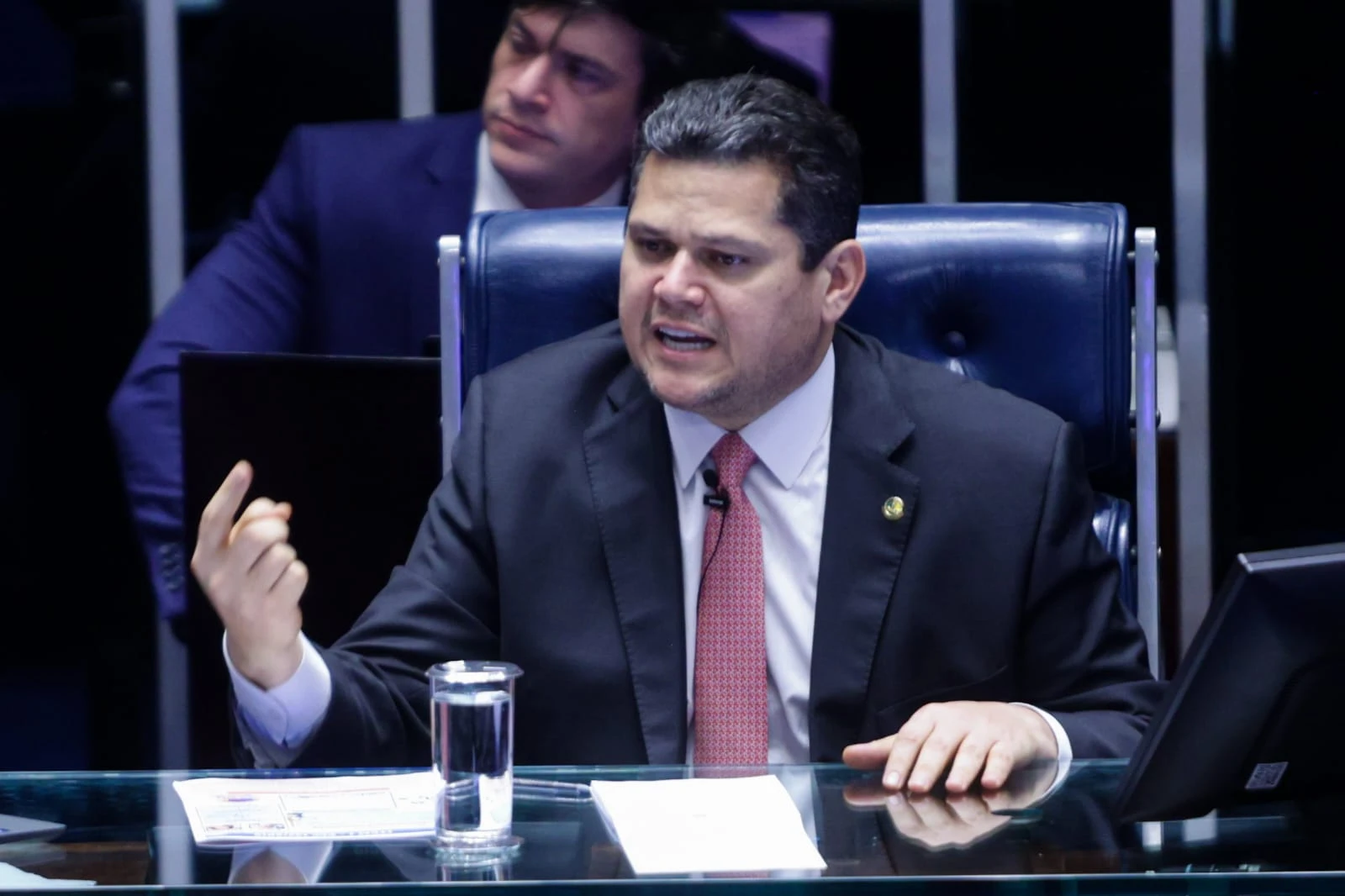 Alcolumbre não atende apelos da oposição e mantém recesso parlamentar