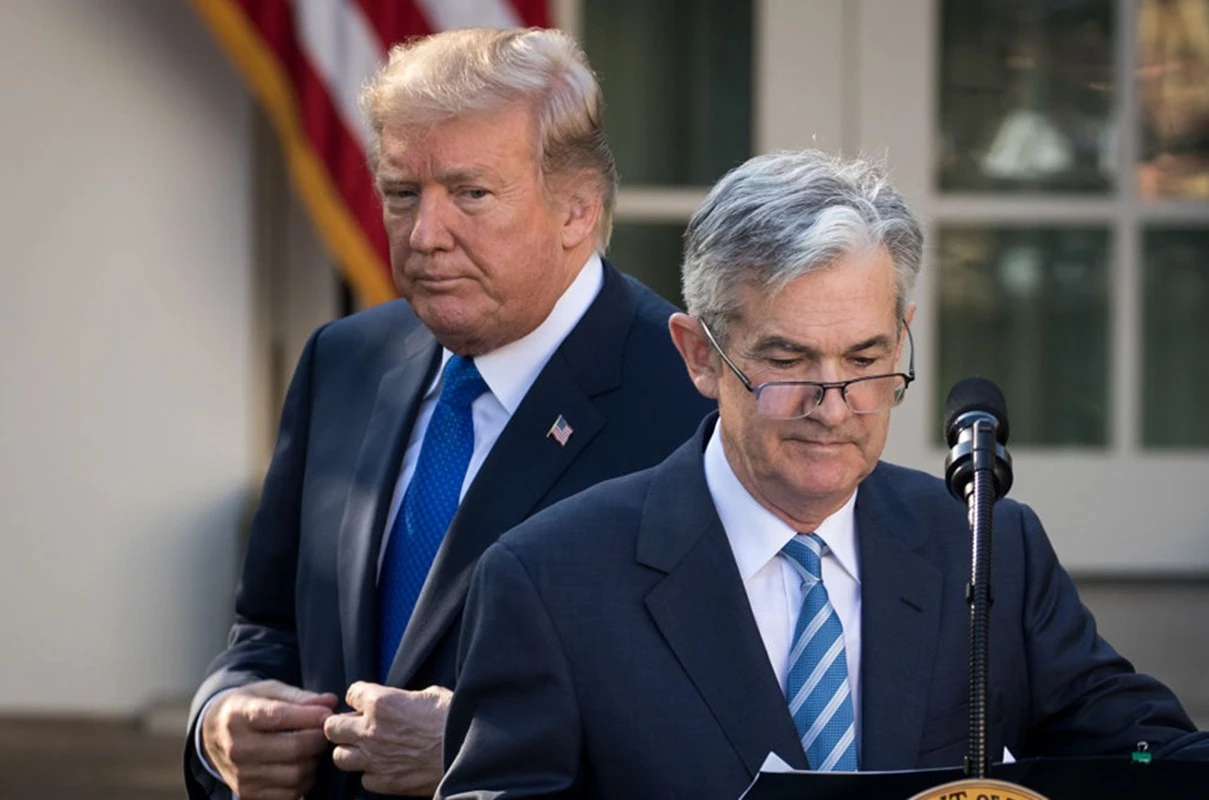 Em dia de Powell no Congresso, Trump sobe o tom: “Burro e teimoso”
