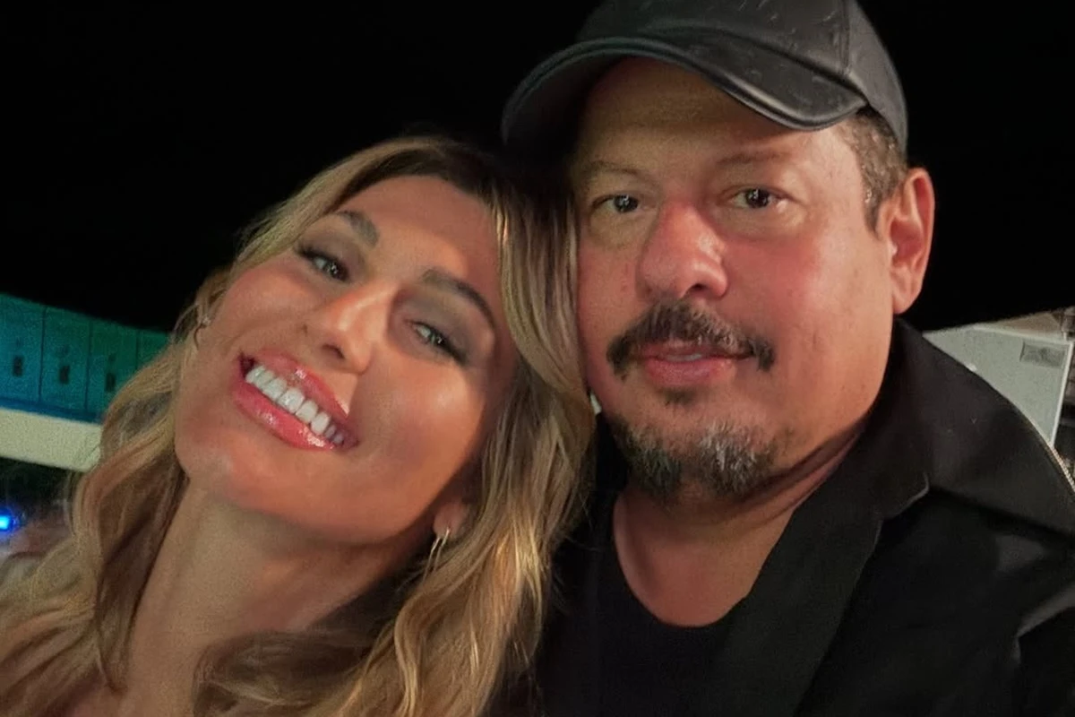 Foto: após rumores de separação, Lívia Andrade posa ao lado do marido