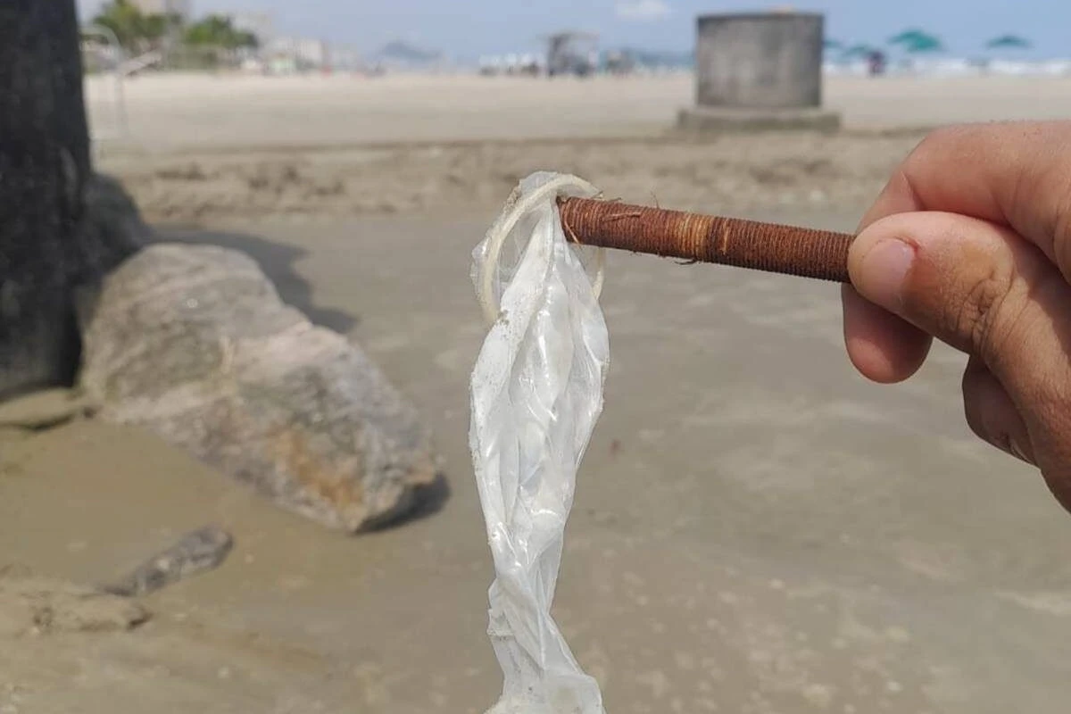 “Praia do bacanal”: homens marcavam encontros de sexo por grupo de Zap