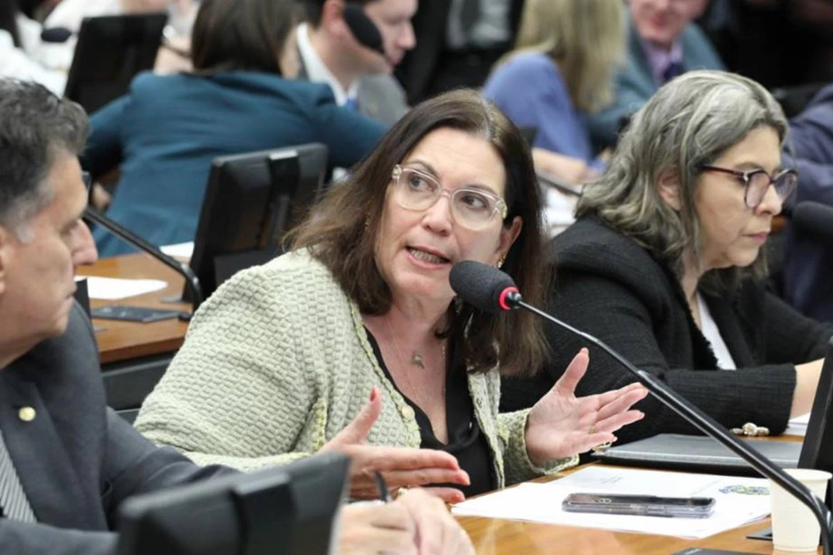 Advogados acionam PGR contra Bia Kicis por acusações contra Moraes