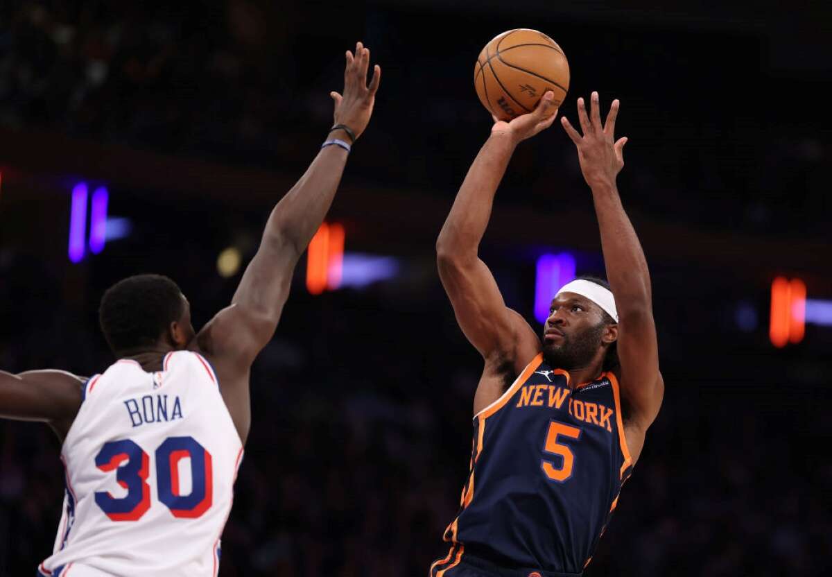 Knicks vencem 76ers em noite iluminada de Brunson