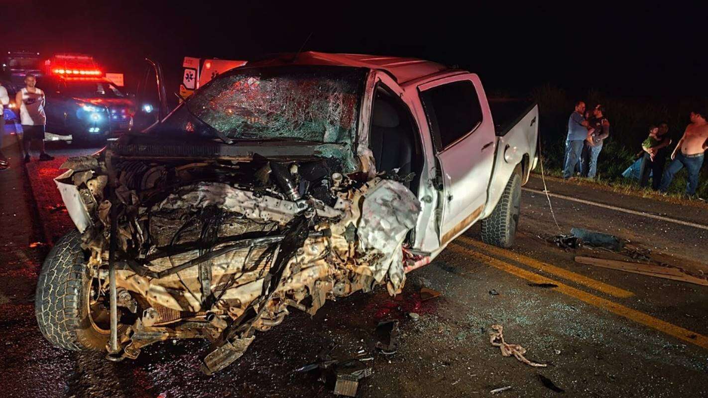 Acidente entre duas caminhonetes deixa dois mortos na BR-414, em Goiás