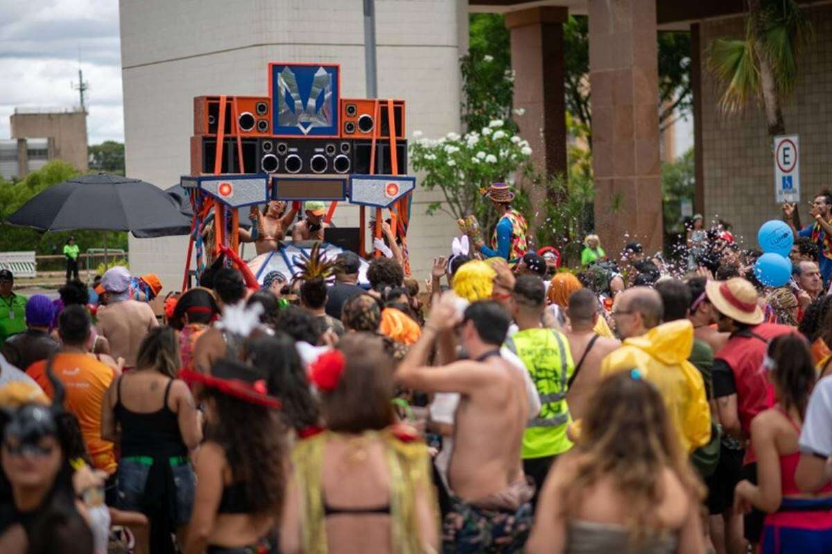 Onda de calor e chuva: como fica o tempo nos próximos dias de folia