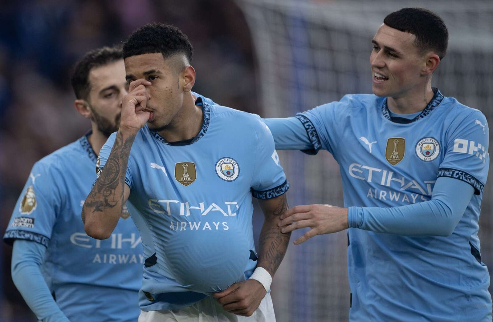 Vídeo: Savinho celebra após primeiro gol marcado pelo Manchester City