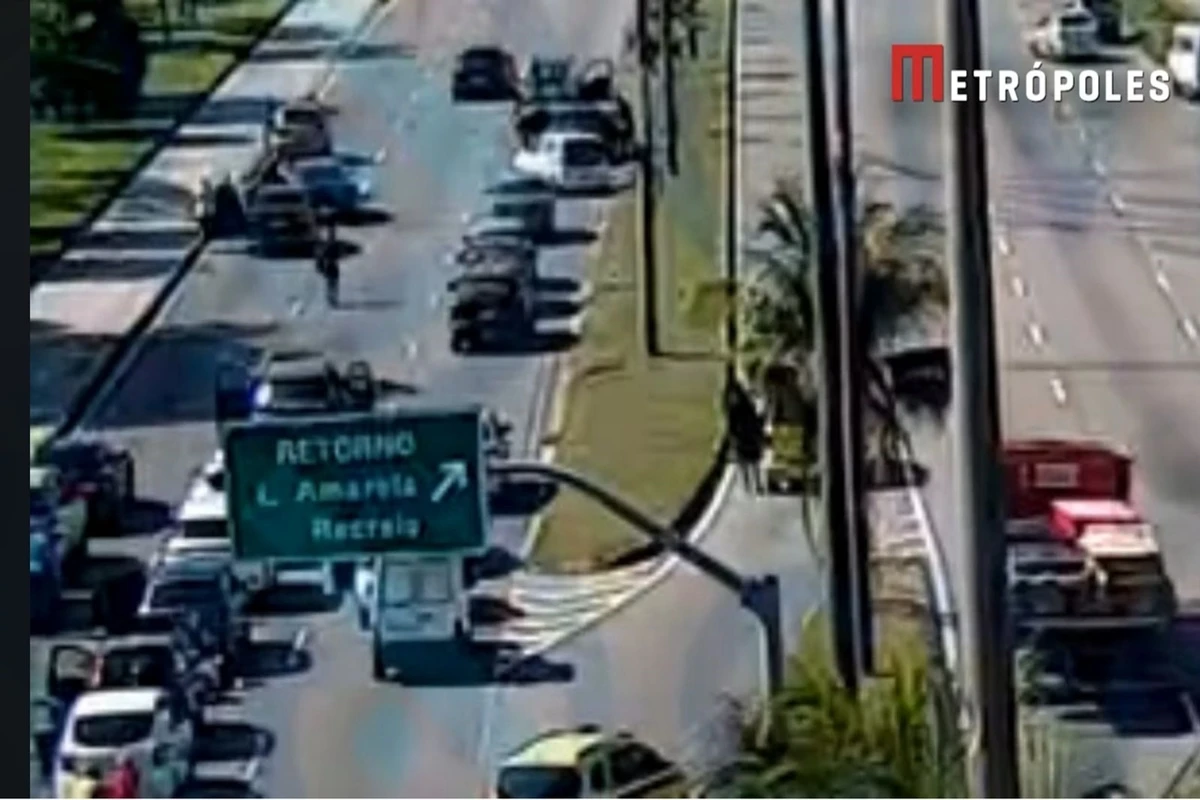 Veja momento em que carro do bicheiro Vinicius Drumond é fuzilado