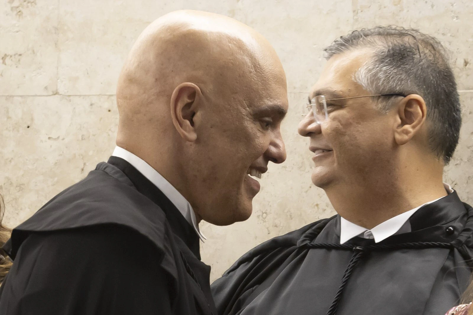 Moraes brinca com Dino no STF: “Dormindo ali no canto”. Vídeo