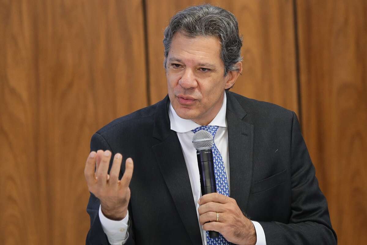 PT inaugura fase paz e amor com Haddad