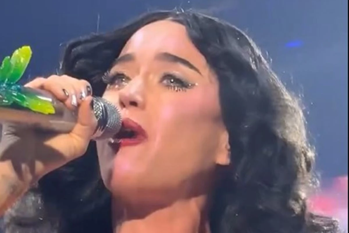 Vídeo: Katy Perry chora no palco em meio a rumores de separação