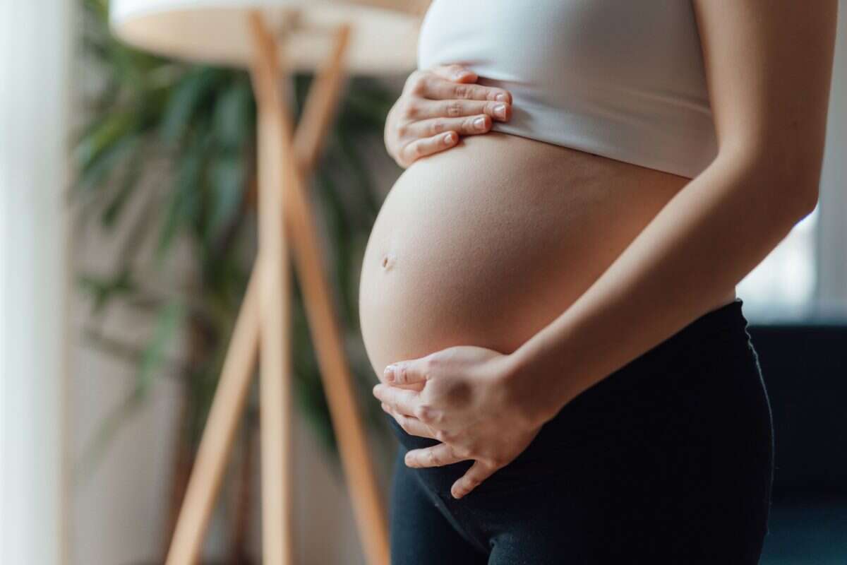 PEC do aborto: saiba quantas meninas de até 14 anos dão à luz por hora