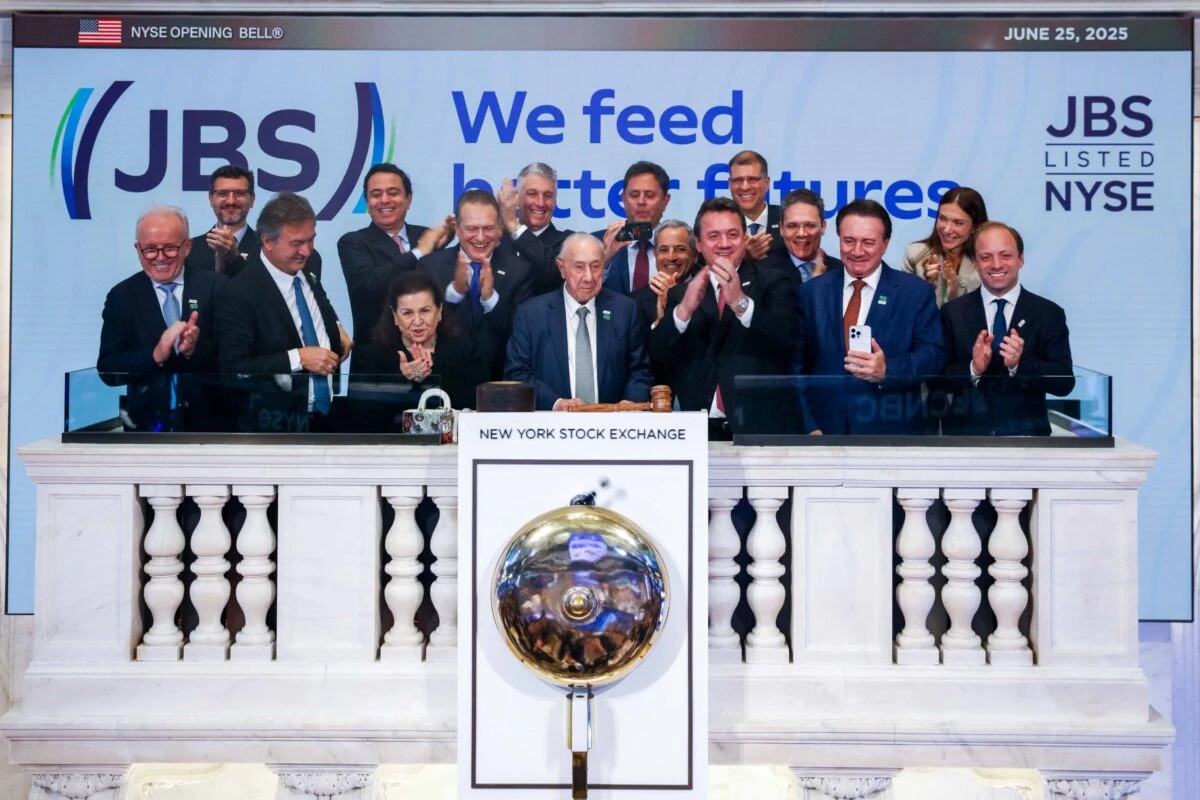 Zé Mineiro toca o sino e marca entrada da JBS na Bolsa de NY