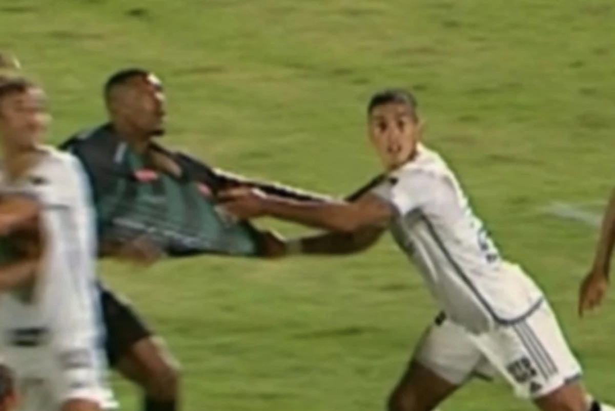 Maringá faz posts irônicos por pênalti não marcado contra Atlético-MG
