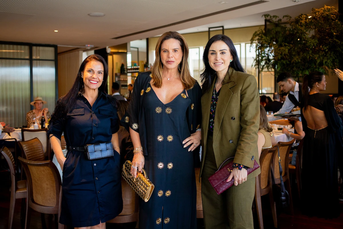 Claudia Salomão recebe convidadas em badalado almoço da Bottega Veneta