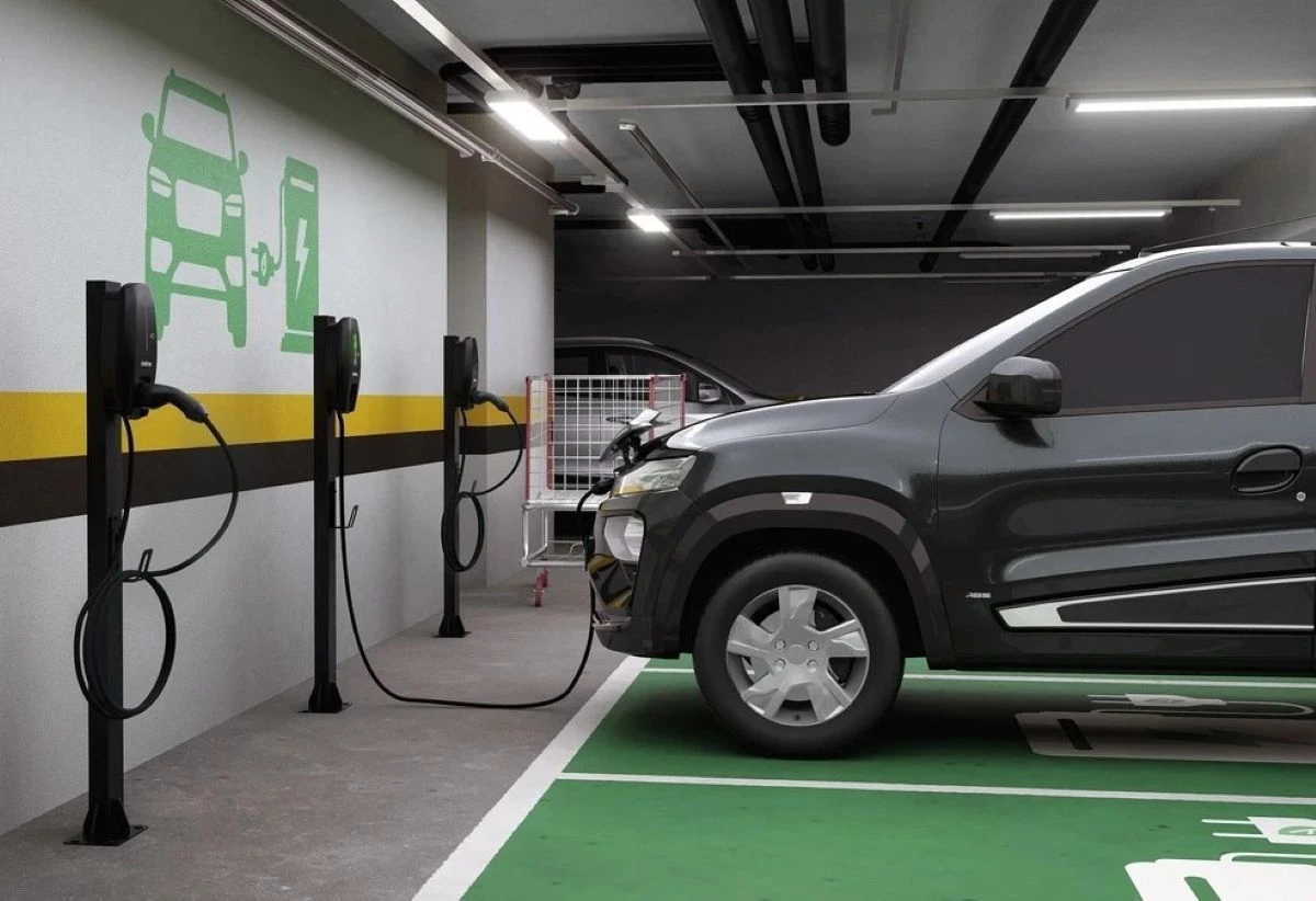 Sem frota de carros elétricos, Câmara compra 19 estações de recarga