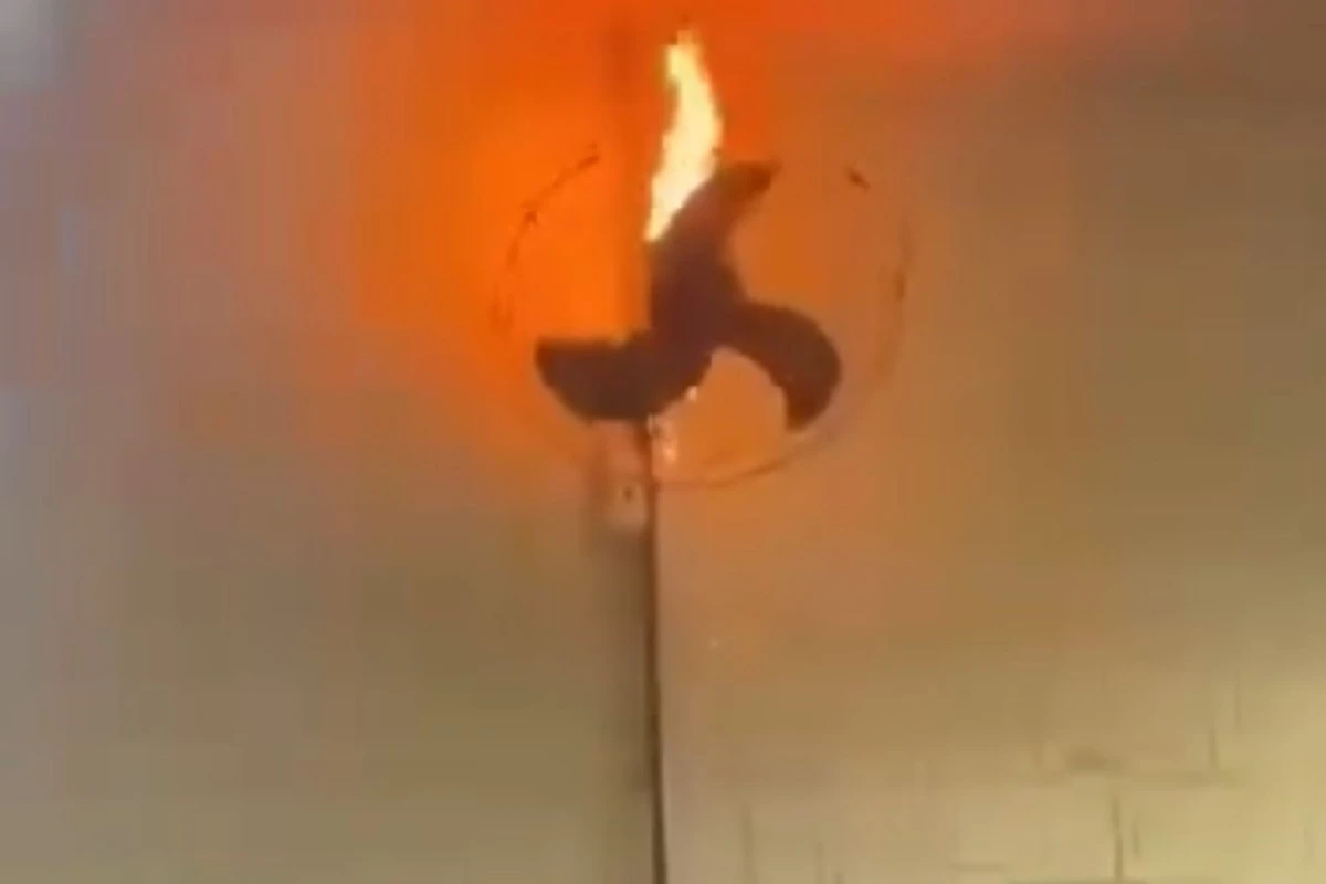 Ventilador pega fogo dentro de sala de aula do DF. Vídeo