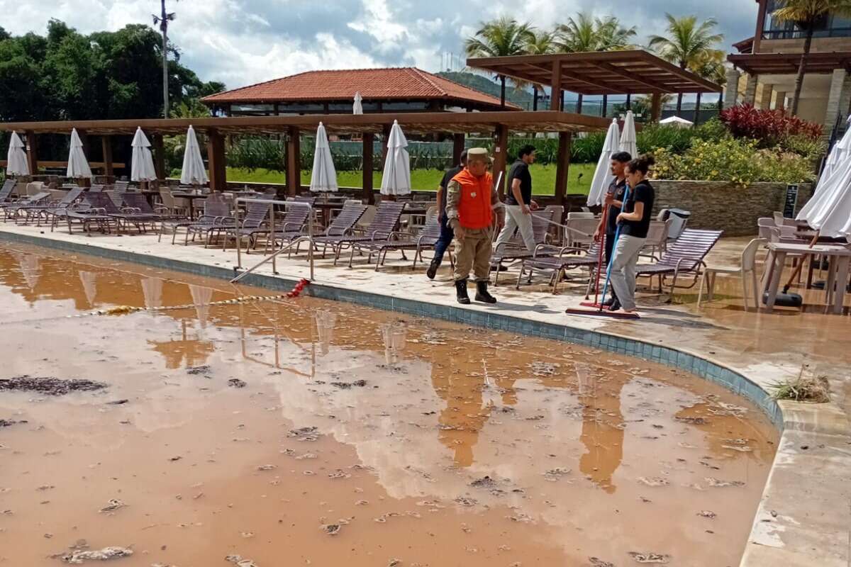 Fortes chuvas provocam alagamentos na cidade histórica de Pirenópolis