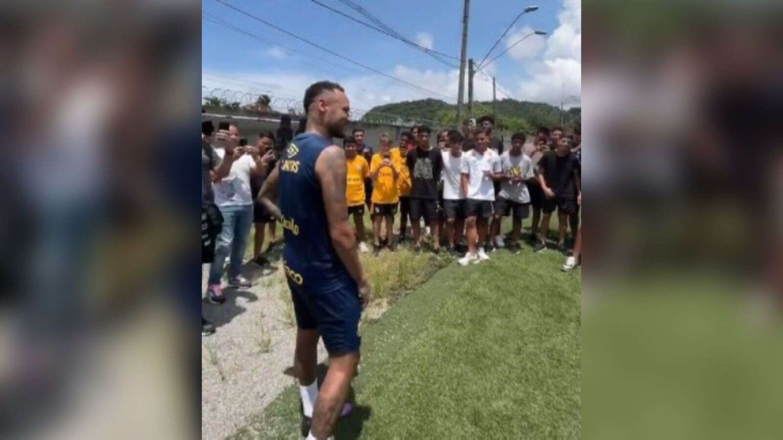 Vídeo: Neymar visita base do Santos antes de jogo contra Novorizontino