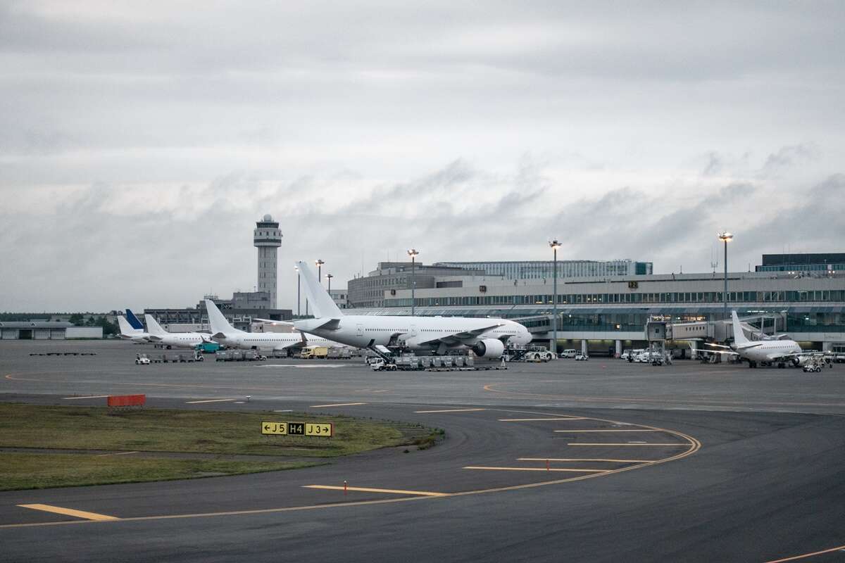 Aeroporto mais movimentado do Japão fecha após sumiço de tesoura