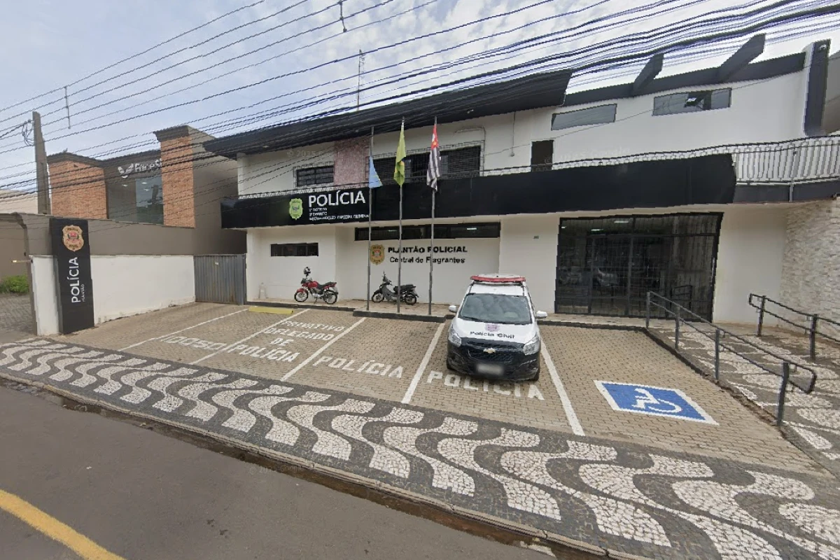 Homem de 70 anos morre após levar voadora na cabeça em briga de bar