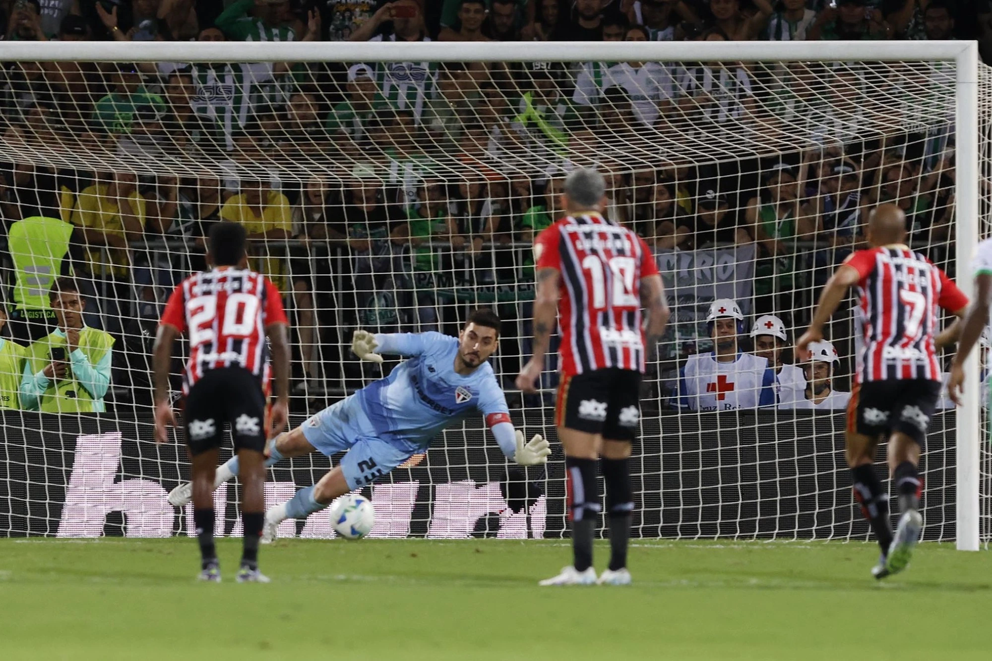 Crespo elogia atuação de Rafael em empate do São Paulo: “Fechou o gol”