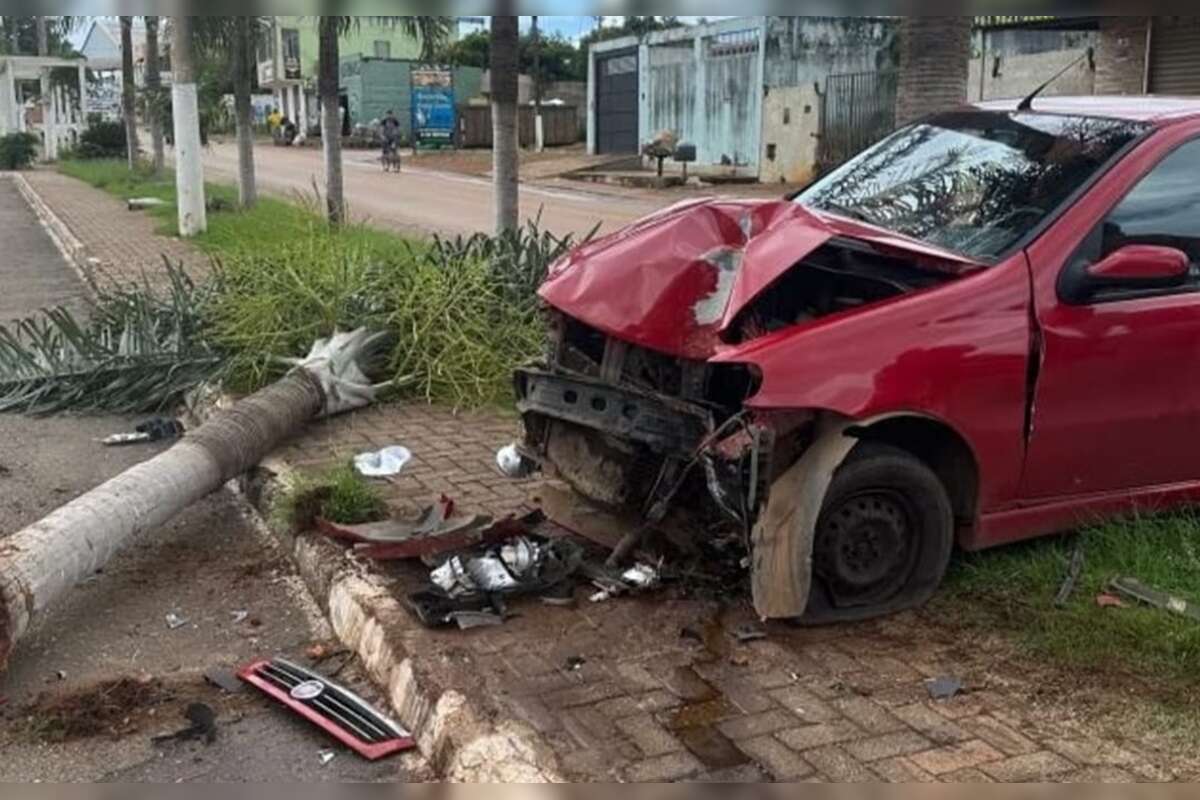 Vídeo: adolescentes de bicicleta são atropelados por carro desgovernado