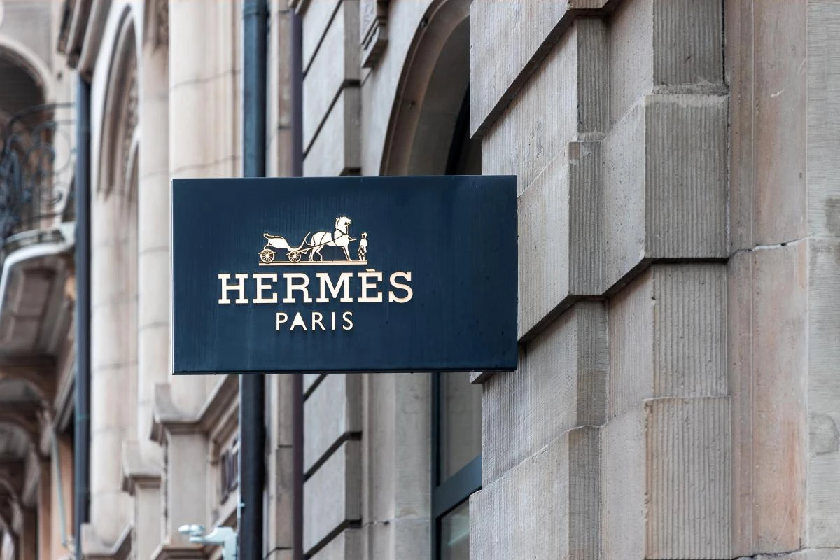 Herdeiro da Hermès é acusado de descumprir acordo de US$ 16 bilhões