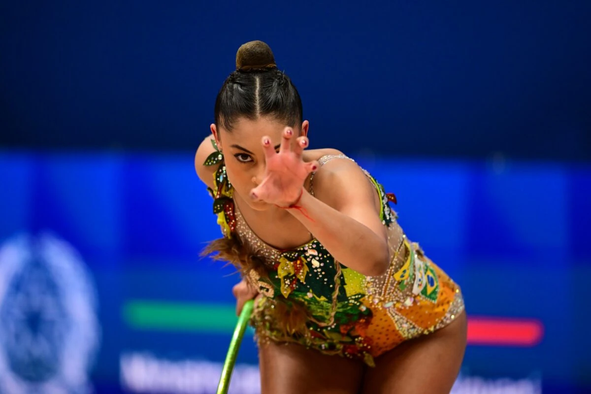 Ginástica rítmica: brasileiras embalam torcida e tentam vaga em finais