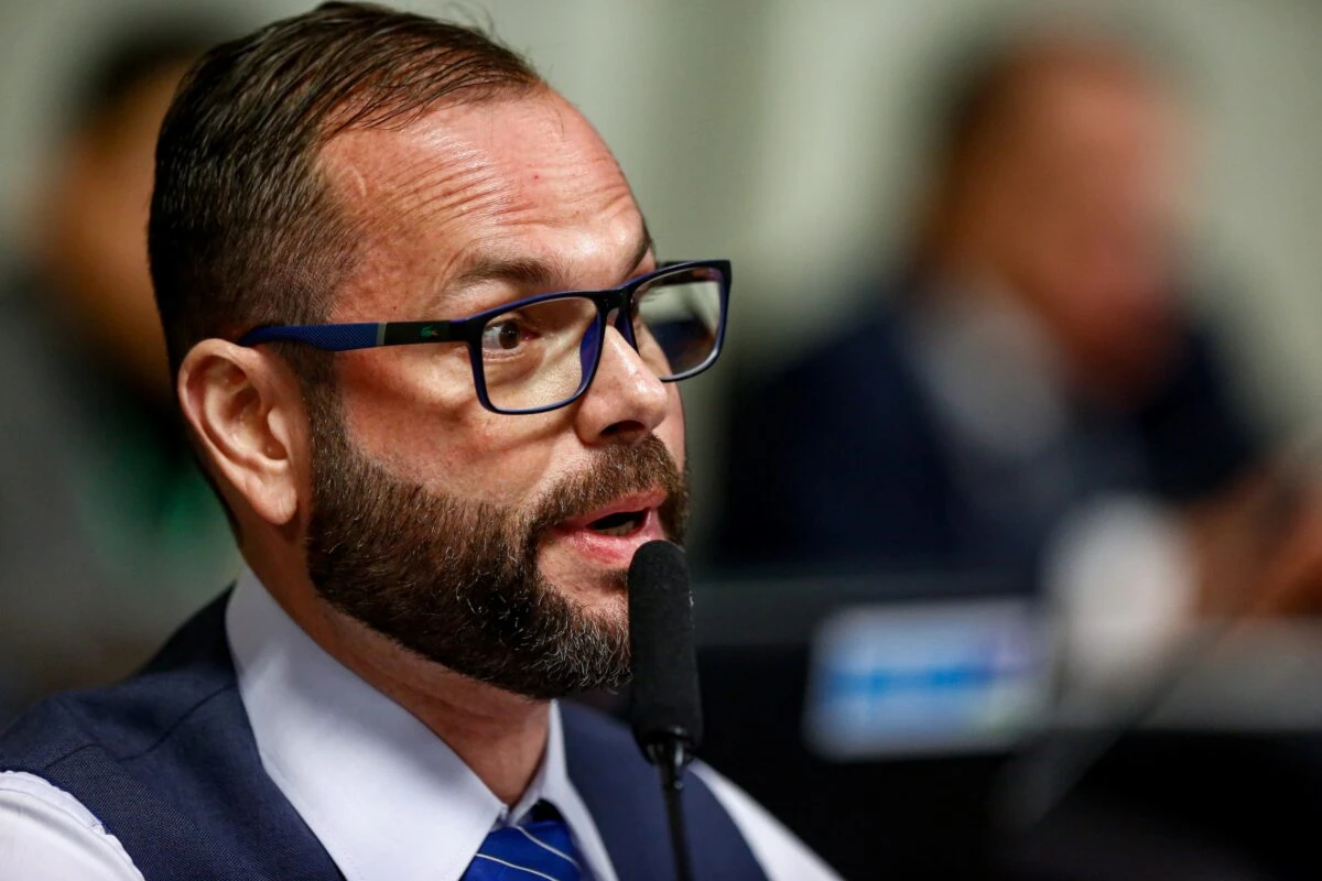 Senador bolsonarista implora: “Ministra, me julgue no TSE”