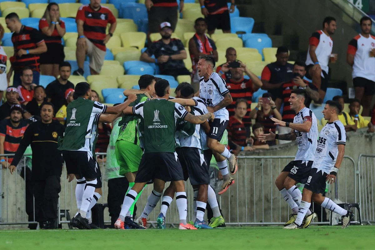 Júnior critica valor de ingressos em jogo do Flamengo: “Precisa mudar”