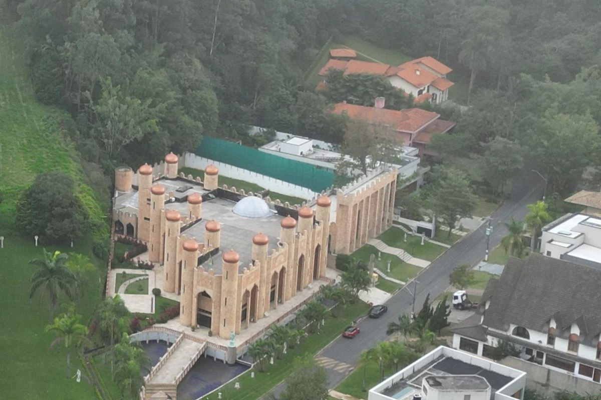 Emenda beneficiou condomínio com castelo árabe e mansão de R$ 50 mi