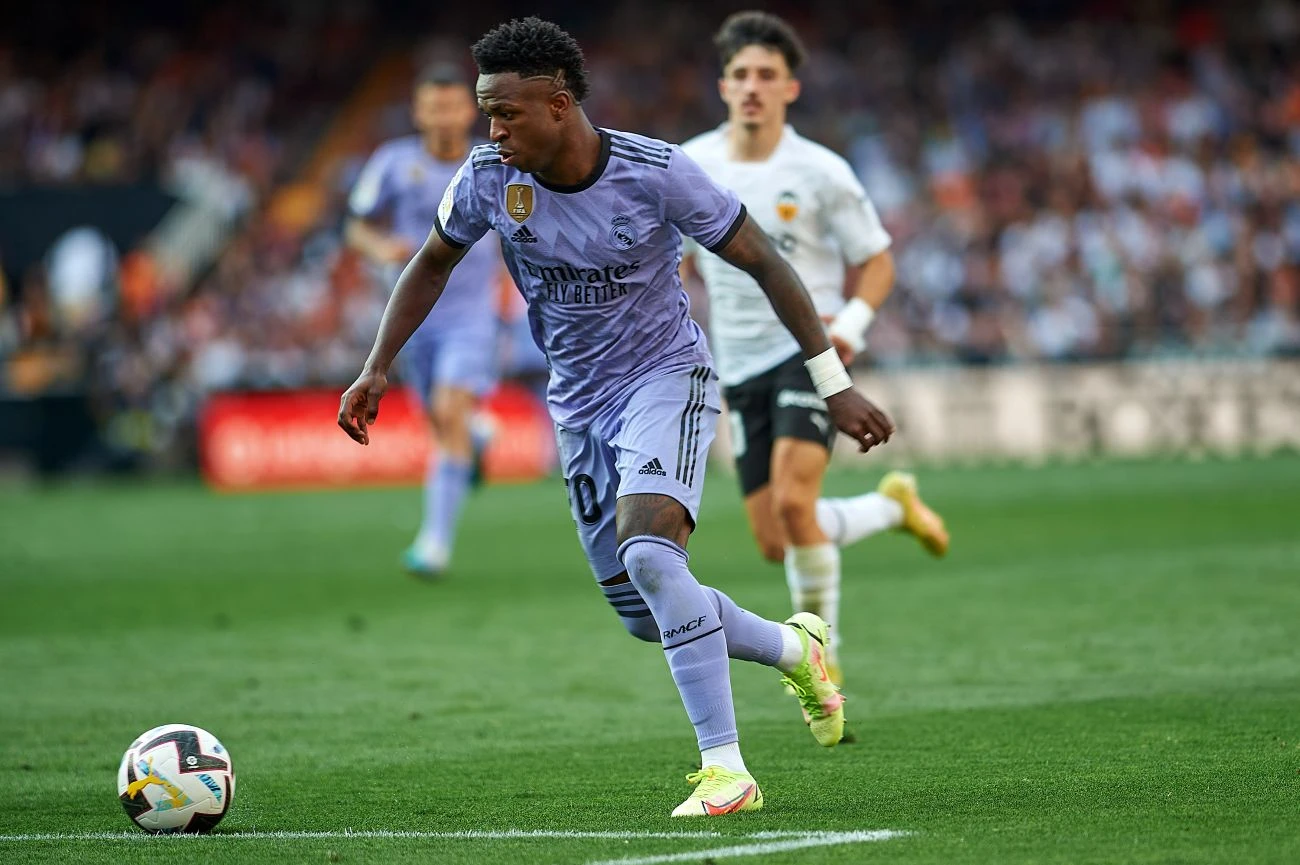 Valencia alega dano a sua imagem e processa Netflix por “Baila, Vini”