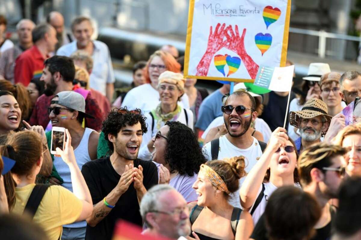 Hungria aprova lei que proíbe eventos do Orgulho LGBTQ+