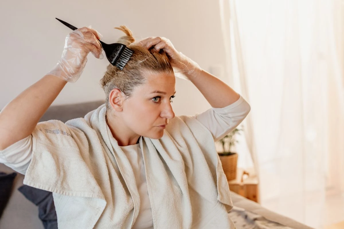 Adeus, tinta: receita com 3 ingredientes cobre todo o cabelo branco
