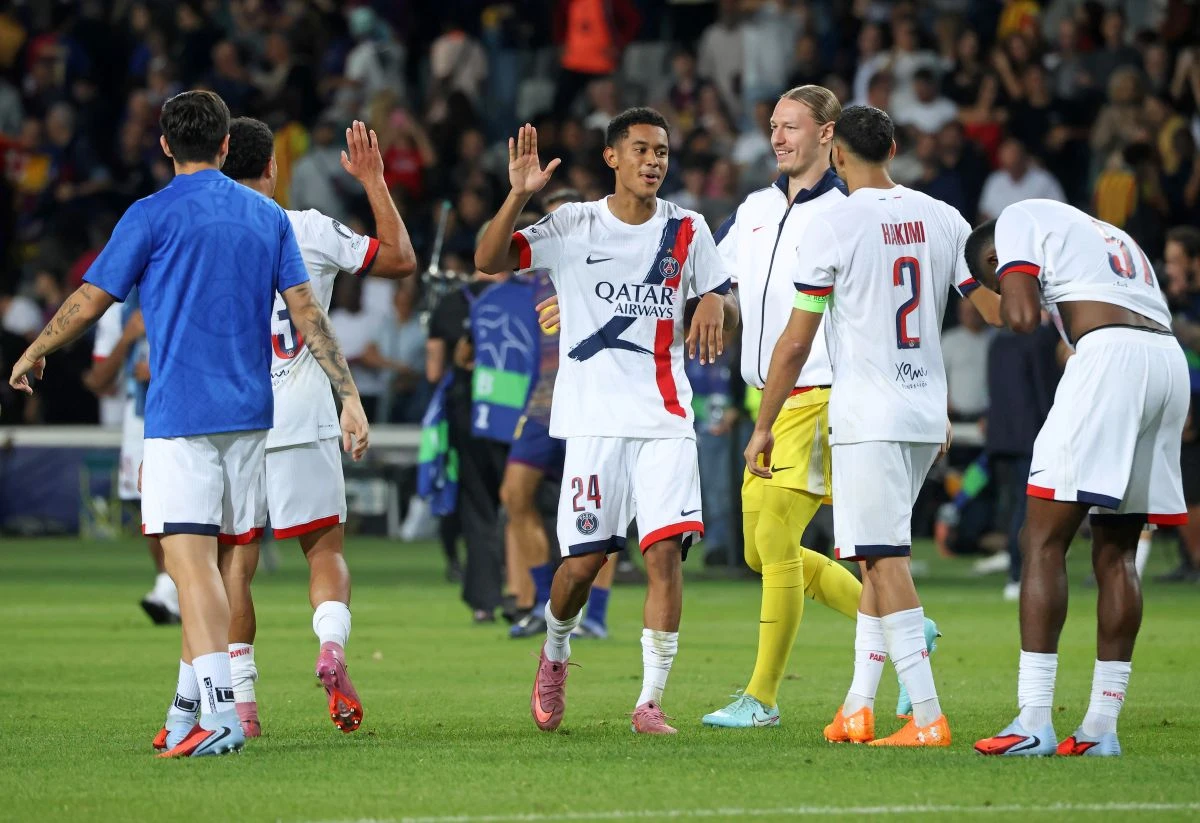 Vídeo: atletas do PSG comemoram vitória sobre o Barcelona na Champions