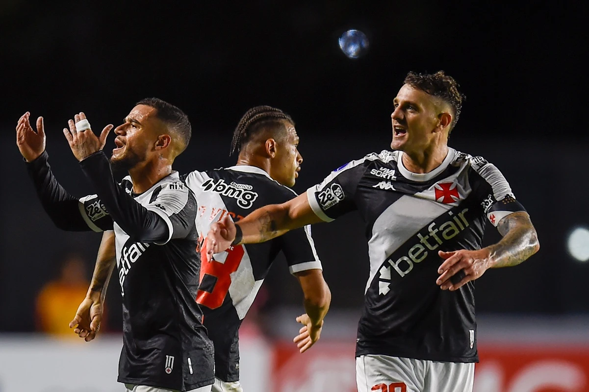 Vegetti marca e Vasco vence a primeira na Sul-Americana. Veja o gol